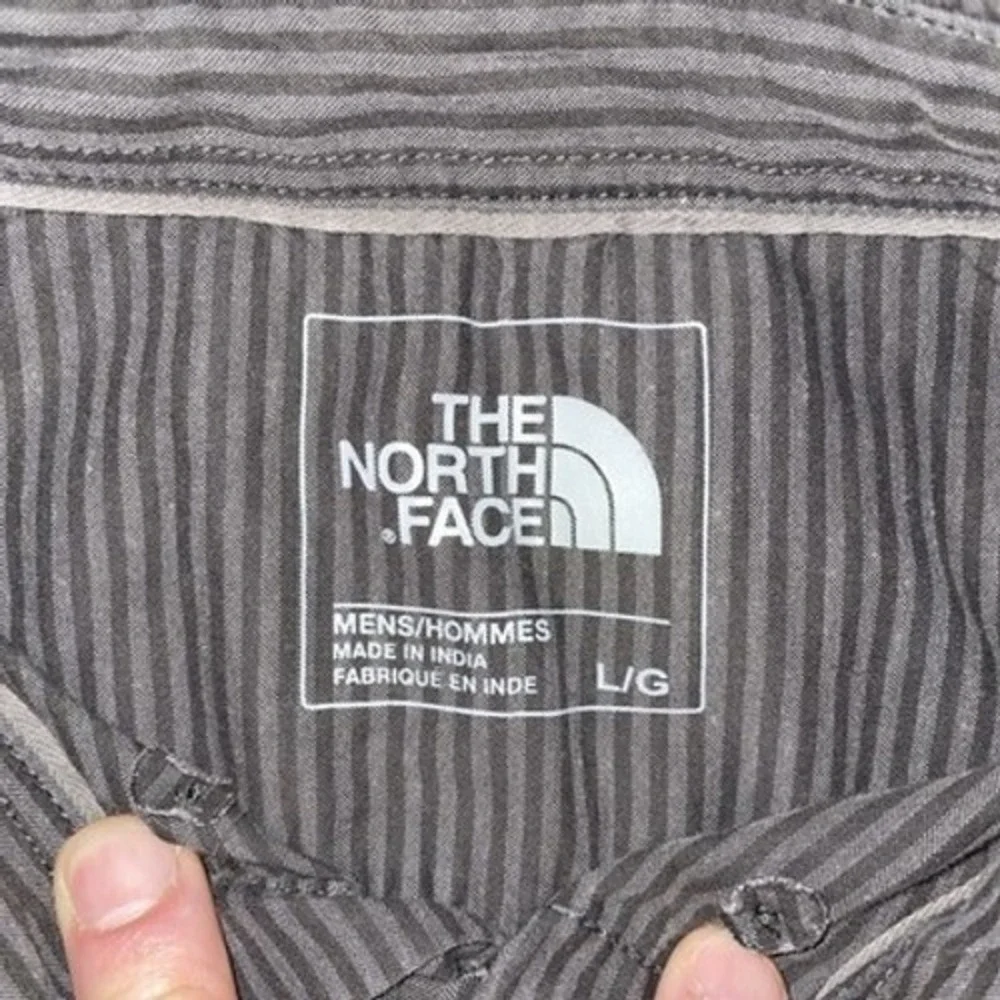 The North Face Men's Large Gray Striped Long-Sleeve Button-Up Shirt